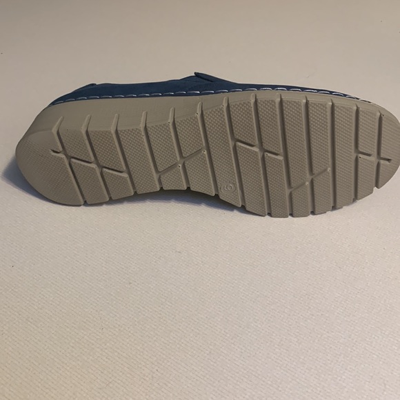 VJH Women’s Comfort Hushpuppies - Picture 3 of 5